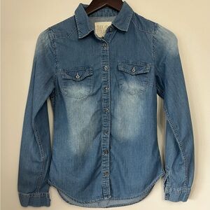 Thread & Supply Denim Distressed Button Up Shirt Women’s Small Western Core
